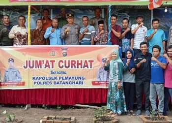 Kegiatan Jum'at Curhat bertempat di Lesehan Dua Putri RT 02 Desa Pulau Betung, Kecamatan Pemayung, Kabupaten Batanghari, Jumat (23/06/2023). [Foto: BITNews.id/Arian Arifin]