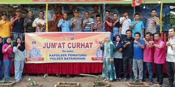 Kegiatan Jum'at Curhat bertempat di Lesehan Dua Putri RT 02 Desa Pulau Betung, Kecamatan Pemayung, Kabupaten Batanghari, Jumat (23/06/2023). [Foto: BITNews.id/Arian Arifin]