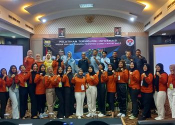Foto Bersama Peserta Pelatihan Teknologi Informasi Media Online Pemuda Provinsi Jambi tahun 2023 di Shang Ratu Hotel, Kota Jambi, Jumat (23/6/2023). [Foto: Aurduri.com/Wahyu Jati]
