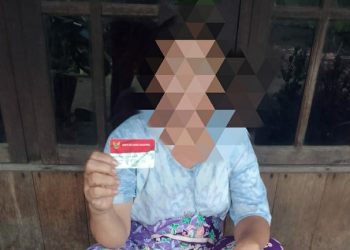 Salah satu KPM Program Bantuan Pangan di RT 01 Dusun 1. [Foto: realitajambi.com/Misbah]