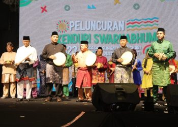 Gubernur Al Haris pada acara Kenduri Swarnabhumi 2023 di Halaman GOS Kota Jambi, Sabtu (24/06/2023). [Foto: Diskominfo/Agus Supriyanto]