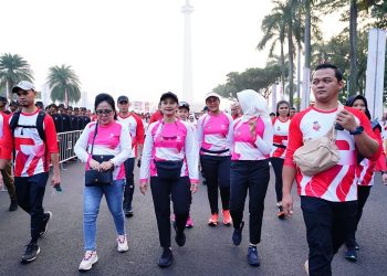 Kegiatan Fun Walk dalam rangka memperingati Hari Bhayangkara ke-77 di Lapangan Monas, Jakarta Pusat, Minggu (25/06/2023). [Foto. Div Humas Polri]