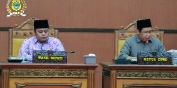 Rapat Paripurna Penyampaian Ranperda Pertanggungjawaban APBD TA 2022 di gedung DPRD Kabupaten Tanjab Timur, Jumat (9/6/2022). [Foto: Humas DPRD]