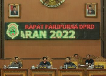 Rapat Paripurna Masa Persidangan II Tahun 2022-2023 DPRD Kabupaten Tanjabtim di gedung DPRD Kabupaten Tanjabtim, Kamis (27/4/23). [Foto: Humas DPRD]