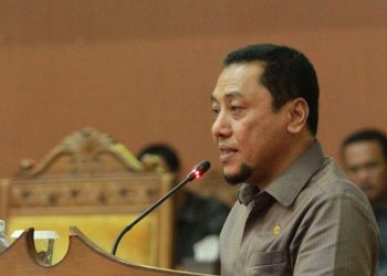 Sekda Sapril saat LKPJ Bupati Tanjung Jabung Timur TA 2022 pada sidang paripurna DPRD, Kamis (28/4/2022). [Foto: Humas DPRD]