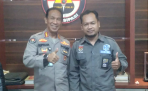 Ketua DPD PJS Sumsel, Rino Triyono. S.Kom, C.IJ bersama Kabid Humas Polda Sumsel Kombes Pol. Drs. Supriadi, MH diruang kerjanya, Selasa (06/06/2023). [Foto: PJS]