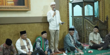 Pemerintah Kabupaten (Pemkab) Muaro Jambi menggelar Peringatan Malam Nuzulul Qur’an di hari ke- 17 Bulan Ramadhan 1444 Hijriah, berlokasi di Masjid Darussalam Desa Senaung, Kecamatan Jambi Luar Kota (Jaluko) pada Jumat, (7/4/2023). [Foto: Diskominfo Muaro Jambi]