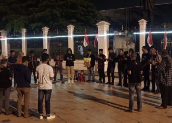 JMK gelar doa bersama untuk Nenek Hafsah di Monumen Sultan Thaha, Kantor Gubernur Jambi, Sabtu (1/7/2023). [Foto: JMK]