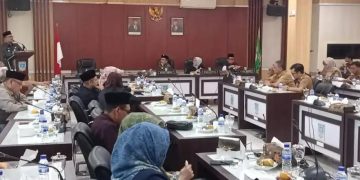 Rapat paripurna DPRD Kota Jambi terkait pengajuan rancangan Perda di Gedung DPRD Kota Jambi, Senin (26/6/2023). [Foto: Aurduri.com/Reza Fender Riski]