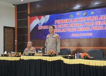 Irwasda Polda Jambi, Brigjen Pol. Raden Heru Prakoso saat memberikan pembekalan, Senin (03/07/23). [Foto: Humas Polda Jambi]