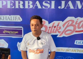 Ketua Umum Koni Provinsi Jambi, Budi Setiawan saat diwawancarai usai Opening Ceremony Porprov ke - XXIII Provinsi Jambi Tahun 2023 GOR Kota Baru, Senin (03/07/2023). [Foto: BITNews.id/Otoy]