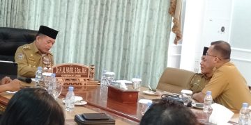 Gubernur Al Haris pada rapat pengendalian inflasi 2023 via Zoom, Selasa (04/07/2023). [Foto: Diskominfo/Said Usman]