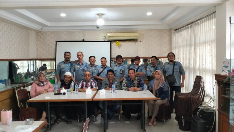 Foto bersama pada silaturahmi pengurus DPC PJS Kota Bukittinggi dengan Ketua Umum PJS Pusat, Mahmud Marhaba pada Sabtu, (08/07/2023). [Foto: PJS]