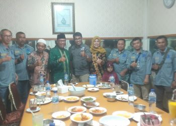 Ketua Umum DPP PJS didampingi Pengurus DPC PJS Bukittinggi saat berfoto bersama Wakil Walikota Bukittinggi, Sabtu (08/07/2023). [Foto: PJS]