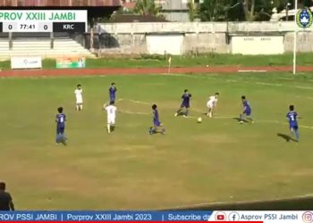 Pertandingan Tanjung Jabung Barat menghadapi Kerinci yang berlangsung di Stadion Tri Lomba Juang pada Sabtu, (15/7/2023). [Foto: PSSI Jambi]