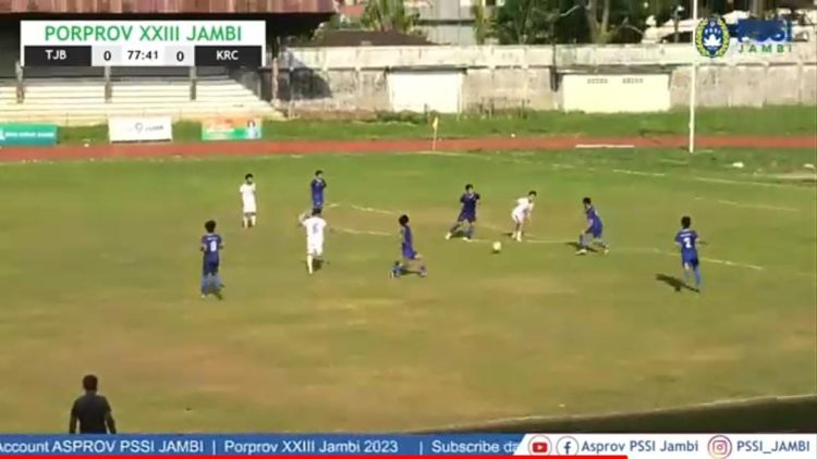 Pertandingan Tanjung Jabung Barat menghadapi Kerinci yang berlangsung di Stadion Tri Lomba Juang pada Sabtu, (15/7/2023). [Foto: PSSI Jambi]