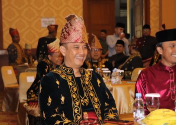 Kapolda saat hadiri peringatan acara puncak Hari Adat Melayu Jambi ke 2 tahun 2023 di Gedung RCC, Kota Jambi,  Rabu (19/07/2023). [Foto: Humas Polda Jambi]