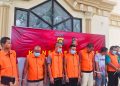 Para pelaku pembawa BBM Ilegal pada konferensi pers yang digelar Polda Jambi pada Minggu, (23/7). [Foto: Rafli Dwi Putra]
