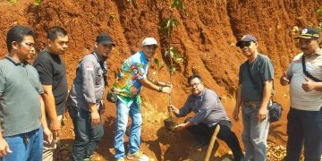 Aksi kegiatan penghijauan yang dilakukan oleh DPD PJS Provinsi Banten, Minggu (23/07/2023). [Foto: DPD PJS Provinsi Banten]