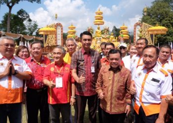Pj Bupati Muaro Jambi Hadiri Puncak Peringatan Hari Waisak Bersama di Candi Agung Kedaton, Desa Muara Jambi, Muaro Sebo, Muaro Jambi pada Minggu, 11 Juni 2023.   [Foto: Diskominfo Muaro Jambi]