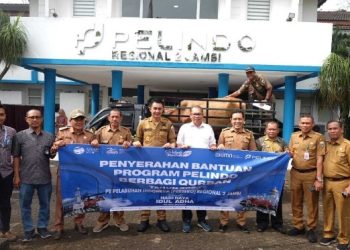 Penyerahan hewan kurban ini secara simbolis dilakukan oleh Penjabat Bupati Bachyuni Deliansyah di Ruang Rapat PT. Pelindo Regional 2 Jambi pada Selasa, (27/6/2023). [Foto: Diskominfo Muaro Jambi]