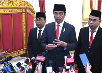 Presiden Joko Widodo menyampaikan keterangannya selepas melantik Budi Arie Setiadi sebagai Menkominfo di Istana Negara, Jakarta, pada Senin, 17 Juli 2023. [Foto: BPMI Setpres/Kris]