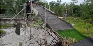 Tim Unit Tipidter Sat Reskrim Polres Merangin saat mengamankan kegiatan Penambangan Emas Tanpa Izin (PETI) pada Senin, (17/7). [Foto: Humas Polres Merangin]