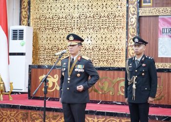 Upacara Hari Bhayangkara ke-77 Polda Jambi di Ruang Pola Kantor Gubernur Jambi, Sabtu (01/07/2023). [Foto: Humas Polda Jambi]