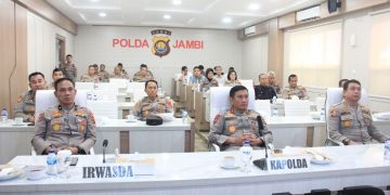 Kapolda Jambi Ikuti Upacara Pembinaan Tradisi Ke-77 Hari Bhayangkara Tahun 2023 secara daring via Channel Youtube pada Sabtu, (01/07/2023). [Foto: Humas Polda Jambi]