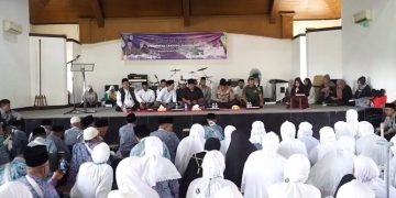 Pelepasan Jamaah Calon Haji Tanjab Timur di Rumah Dinas Bupati Tanjab Timur, Senin (5/6/23). [Foto: Diskominfo Tanjabtim]