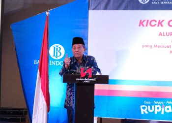 Wagub Sani pada acara Kick Off Implementasi ATP Mata Pelajaran Ekonomi SMA di Swiss-Belhotel Jambi, Sabtu (08/07/2023). [Foto: Diskominfo/Sopbirin]