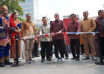 Mendag Zulhas saat mmembuka acara Satu Hari Bersama Jambi di Anjungan Mall Sarinah Jakarta pada Sabtu (08/07/2023). [Foto: Diskominfo/Novriansyah]
