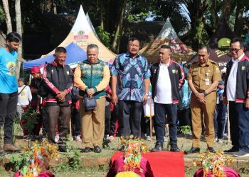 Pembukaan lomba arung jeram Porprov Jambi XXIII Tahun 2023, yang dilaksanakan di Pondok Lesehan Sijenjang Dalam Jl. Raden Patah, RT. 04, Kelurahan Sijenjang, Kota Jambi, Senin (10/07/2023). [Foto: Diskominfo Provinsi Jambi/Agus Supriyanto]
