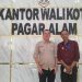 Ketua DPC PJS Pagaralam, Amir Makmun saat bersama Walikota Pagaralam, Senin (10/07/2023). [Foto: PJS Pagaralam]