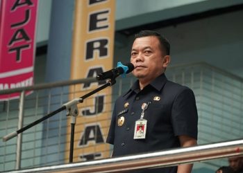 Gubernur Al Haris pada saat pembukaan kejuaraan tarung derajat Porprov Jambi ke-XXIII Tahun 2023, bertempat di Gedung Olah Raga (GOR) Kota Baru, Kota Jambi, Selasa (11/07/2023). [Diskominfo: Harun Al Rasyid]