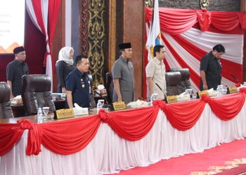 Gubernur Al Haris, saat menghadiri Sidang Paripurna DPRD Provinsi Jambi bertempat di Ruang Utama Gedung DPRD Provinsi Jambi, Selasa (11/07/2023). [Foto: Diskominfo/Agus Supriyanto]