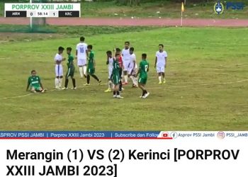 Pertandingan Merangin vs Kerinci di lanjutan penyisian grub B Porprov XXIII di Stadion Tri Lomba Juang, Selasa (11/7/2023) sore. [Foto: Youtube Asprov PSSI Jambi]