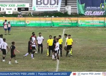 Laga penyisihan terakhir grup C Muaro Jambi menghadapi Sungai Penuh yang berlangsung di Stadio Tri Lomba Juang, Selasa (11/07/2023). [Foto: Asprov PSSI Jambi]