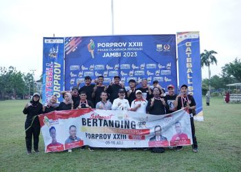 Foto bersama Tim Gateball Muaro Jambi dilapangan kantor gubernur Jambi, Selasa (11/07/23). [Foto: Pergatsi Muaro Jambi]