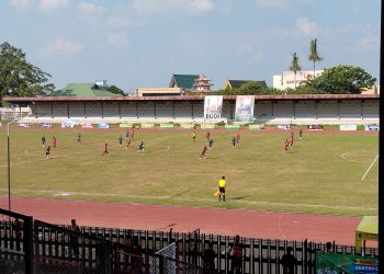 Pertandingan semifinal  sepakbola Porprov XXIII Jambi antara Batanghari melawan Muaro Jambi yang digelar di Stadion Tri Lomba Juang, Kota Jambi, Kamis (13/7/2023). [Foto: Aurduri.com/Ega]