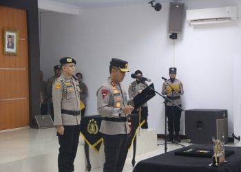 Kapolda Pimpin Sertijab PJU dan Kapolres Jajaran Polda Jambi di Aula Lantai IV Mapolda Jambi, Jumat (14/07/2023). [Foto: Humas Polda Jambi]