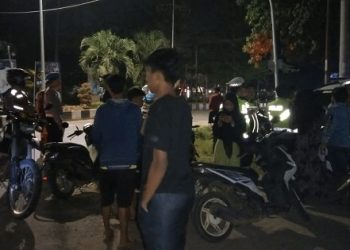 Operasi Patuh Satlantas Polres Tanjabtim di jalan utama dan jalan dua jalur Kabupaten Tanjung Jabung Timur, Selasa (18/07/2023). [Foto: Misbah]