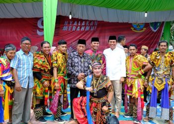Wagub sani saat menghadiri Pawai Grebeg Suro se-Kelurahan Sridadi, bertempat di Lapangan Bola Kaki Sridadi, Kabupaten Batanghari, Rabu (19/07/2023). [Foto: Diskominfo/Harun Al Rasyid]