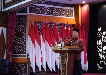Gubernur saat membuka Rakor penguatan kelembagaan FKDM Provinsi Jambi dan kabupaten/kota se-Provinsi Jambi, bertempat di Ruang Auditorium Rumah Dinas Gubernur, Kamis (20/07/2023).[Foto: Diskominfo/Harun Al Rasyid]