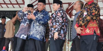 Wakil Gubernur Jambi, Abdullah Sani, meninjau persiapan lokasi pelaksanaan Musabaqah Tilawatil Qur'an (MTQ) Ke- 52 Tingkat Provinsi Jambi di Kabupaten Sarolangun, Kamis (20/07/2023).
[Foto: Diskominfo/Agus Supriyanto]
