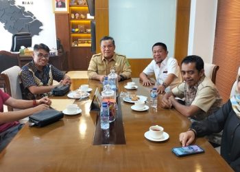 Plt Ketua DPD PJS Riau, Yanto Budiman bersama Panitia Musda serta Ketum dan Pengurus DPP PJS diterima Sekda Provinsi Riau, Senin (24/07/2023). [Foto: DPP PJS Riau]