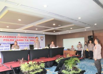 Kapolda Jambi saat membuka Rakernis Fungsi Binmas Polda Jambi T.A 2023 di Mapolda Jambi,Kamis, (27/07/2023). [Foto: Humas Polda Jambi]