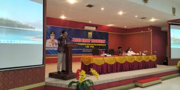 Kabid Diskominfo Provinsi jambi saat sampaikan sambutan pada FGD Pejabat Pengelola Informasi dan Dokumentasi di Aula Hotel Mahkota Sutis, Kota Sungai Penuh, Kamis (27/07/2023). [Foto: BITNews.id]