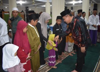 Acara Simaan Al-Qur’an Malam Asyura di Masjid Nurul Hidayah di Jl. RB. Siagian, Kel. Pasir Putih, Kota Jambi, Kamis (27/07/2023). [Foto: Penrem 042/Gapu]