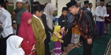 Acara Simaan Al-Qur’an Malam Asyura di Masjid Nurul Hidayah di Jl. RB. Siagian, Kel. Pasir Putih, Kota Jambi, Kamis (27/07/2023). [Foto: Penrem 042/Gapu]